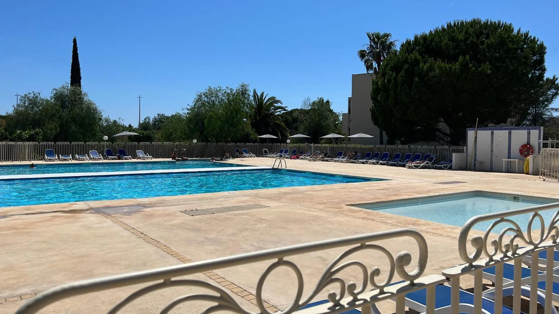 Appartement Look Industriel Pour 4 Personnes Avec Piscine A La Plage La Londe-les-Maures Apartment