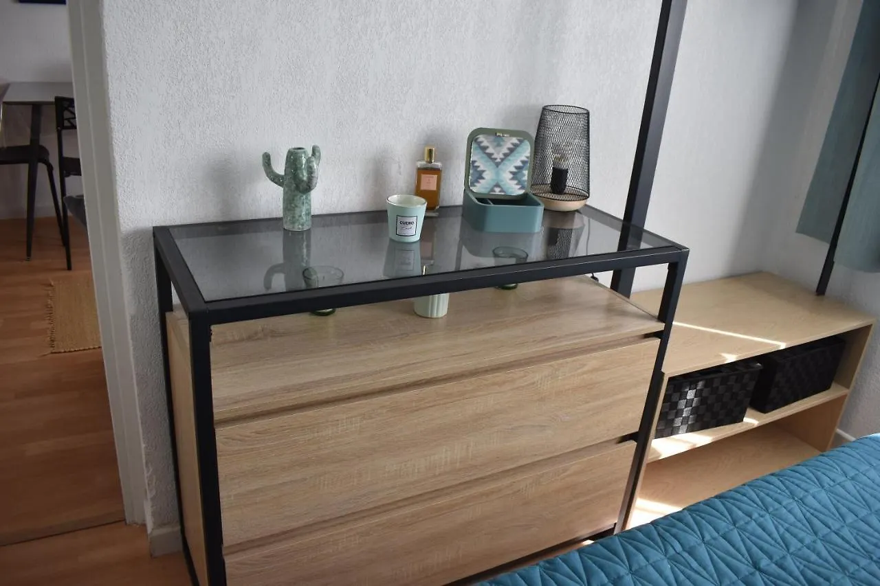 Appartement Look Industriel Pour 4 Personnes Avec Piscine A La Plage La Londe-les-Maures Apartment
