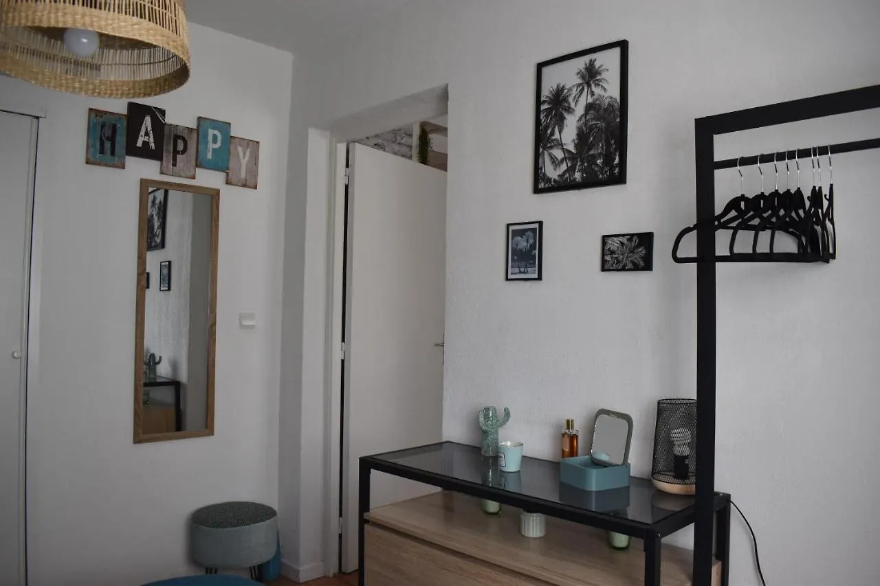 Appartement Look Industriel Pour 4 Personnes Avec Piscine A La Plage La Londe-les-Maures 0*,  France