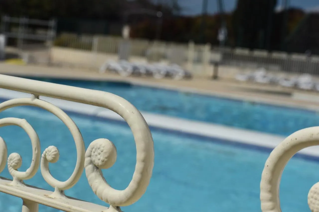 Appartement Look Industriel Pour 4 Personnes Avec Piscine A La Plage La Londe-les-Maures Apartment