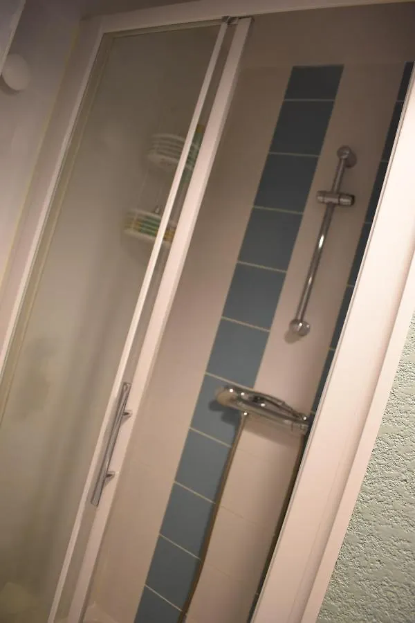 Appartement Look Industriel Pour 4 Personnes Avec Piscine A La Plage La Londe-les-Maures Apartment
