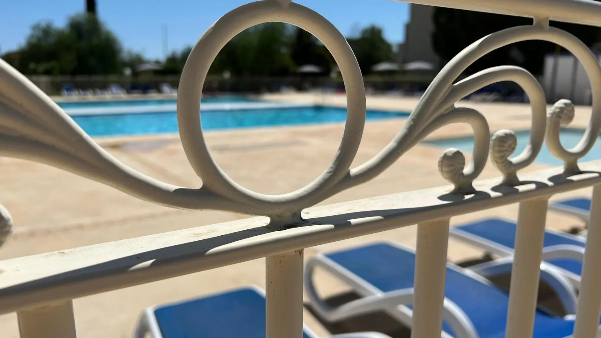 Appartement Look Industriel Pour 4 Personnes Avec Piscine A La Plage La Londe-les-Maures 0*,  France